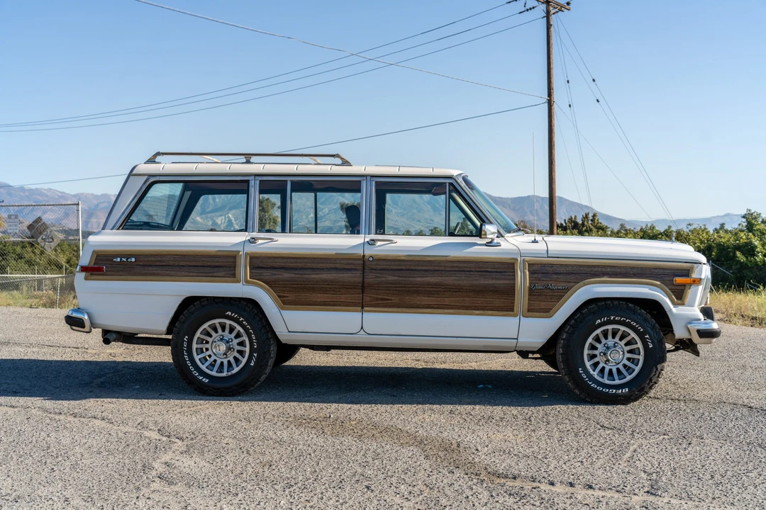 1989 Jeep SJ Grand Wagoneer - Image 5 of 31