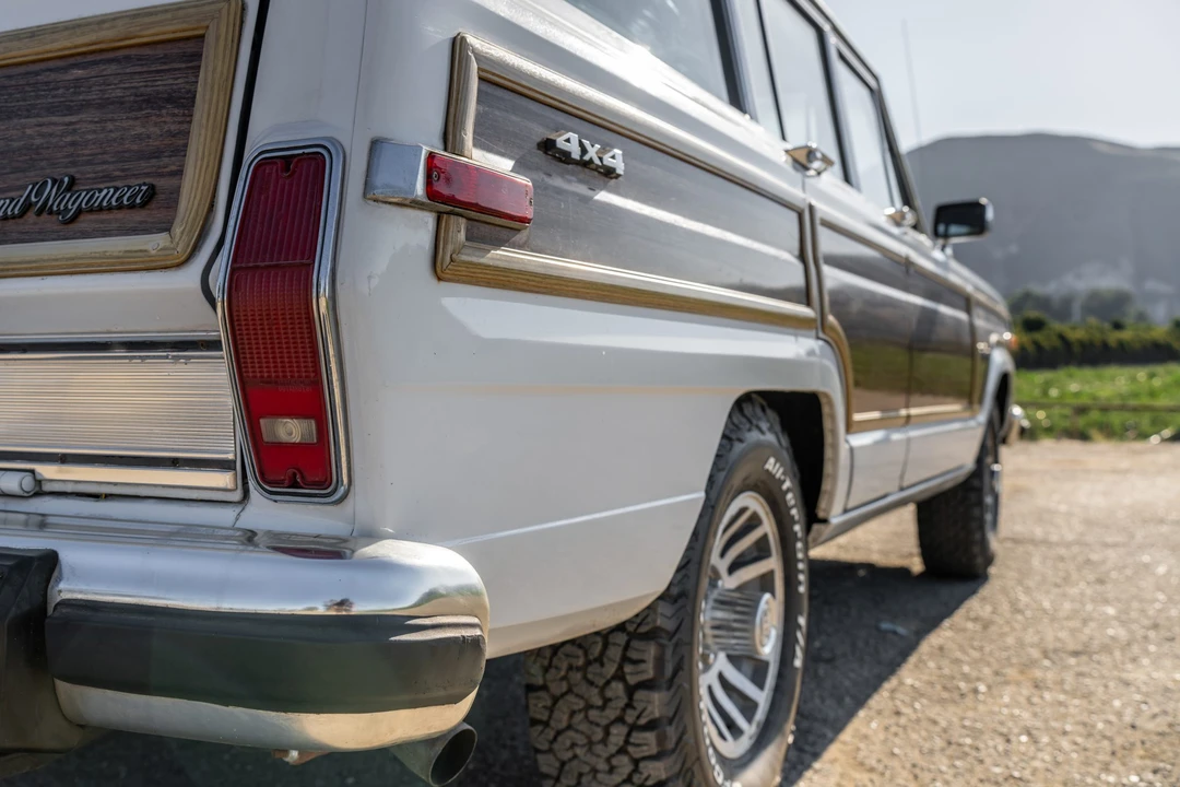 1989 Jeep SJ Grand Wagoneer - Image 18 of 31