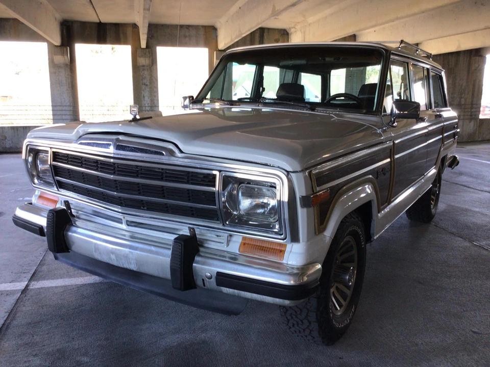1989 Jeep SJ Grand Wagoneer - Image 11 of 31