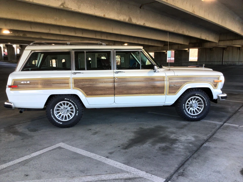 1989 Jeep SJ Grand Wagoneer - Image 15 of 31