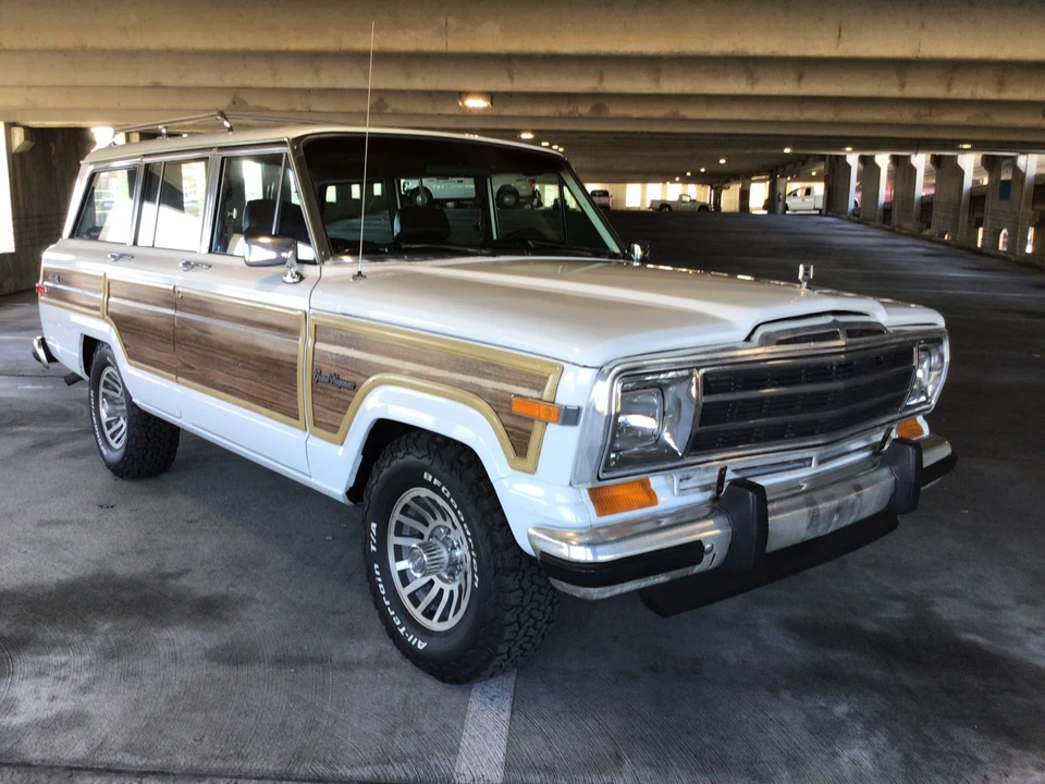 1989 Jeep SJ Grand Wagoneer - Image 14 of 31