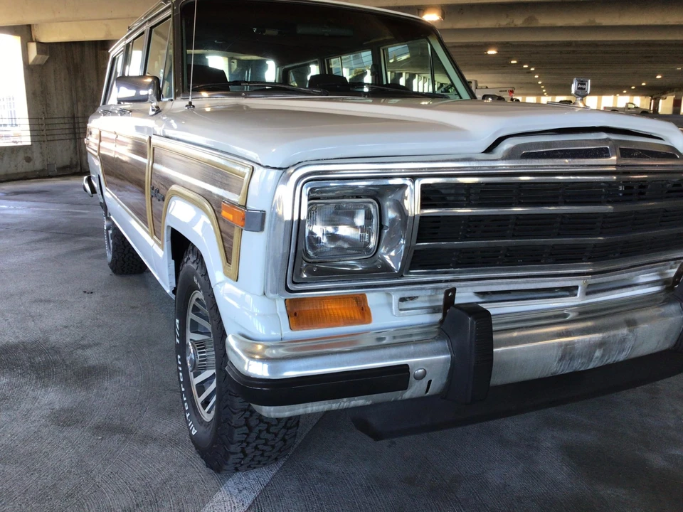1989 Jeep SJ Grand Wagoneer - Image 13 of 31