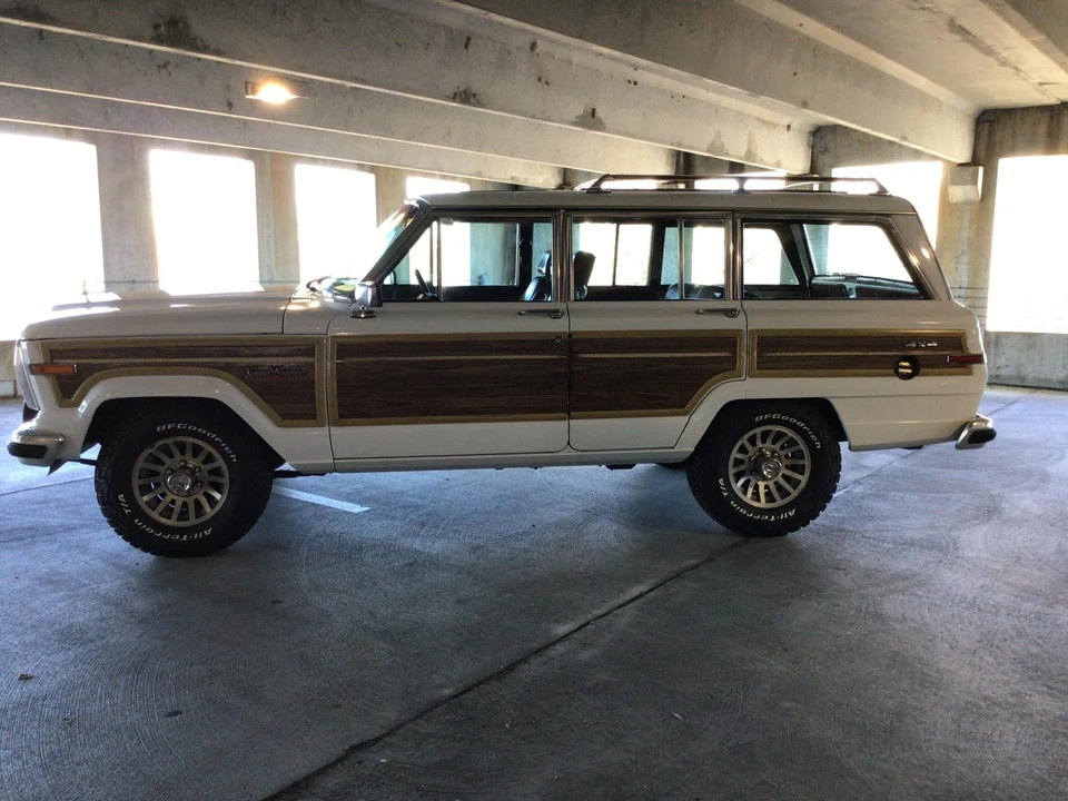 1989 Jeep SJ Grand Wagoneer - Image 17 of 31
