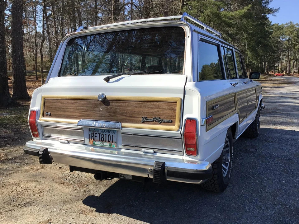 1989 Jeep SJ Grand Wagoneer - Image 7 of 31