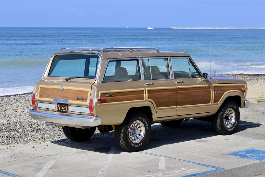 1989 Jeep SJ Grand Wagoneer - Image 13 of 31