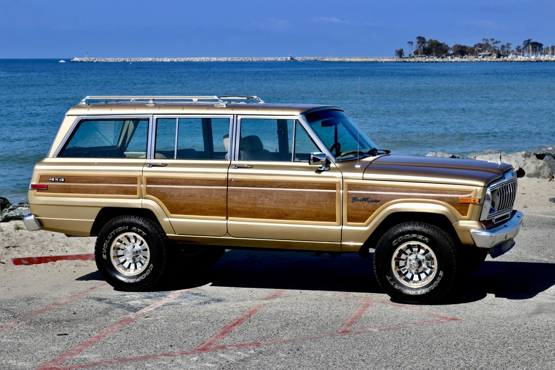 1989 Jeep SJ Grand Wagoneer - Image 11 of 31