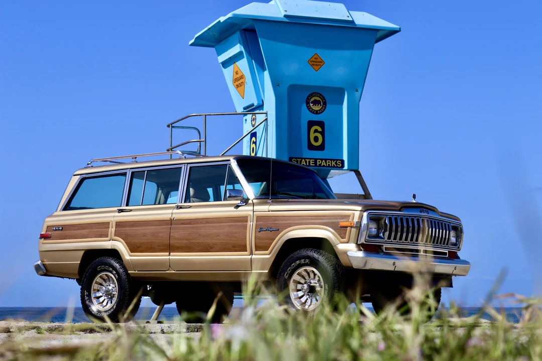 1989 Jeep SJ Grand Wagoneer - Image 10 of 31