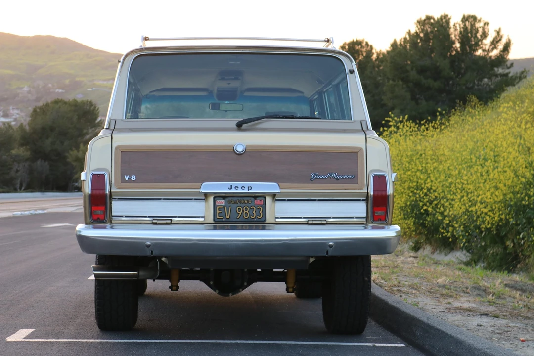 1989 Jeep SJ Grand Wagoneer - Image 14 of 31