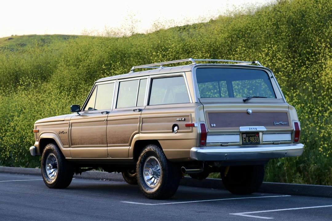 1989 Jeep SJ Grand Wagoneer - Image 16 of 31