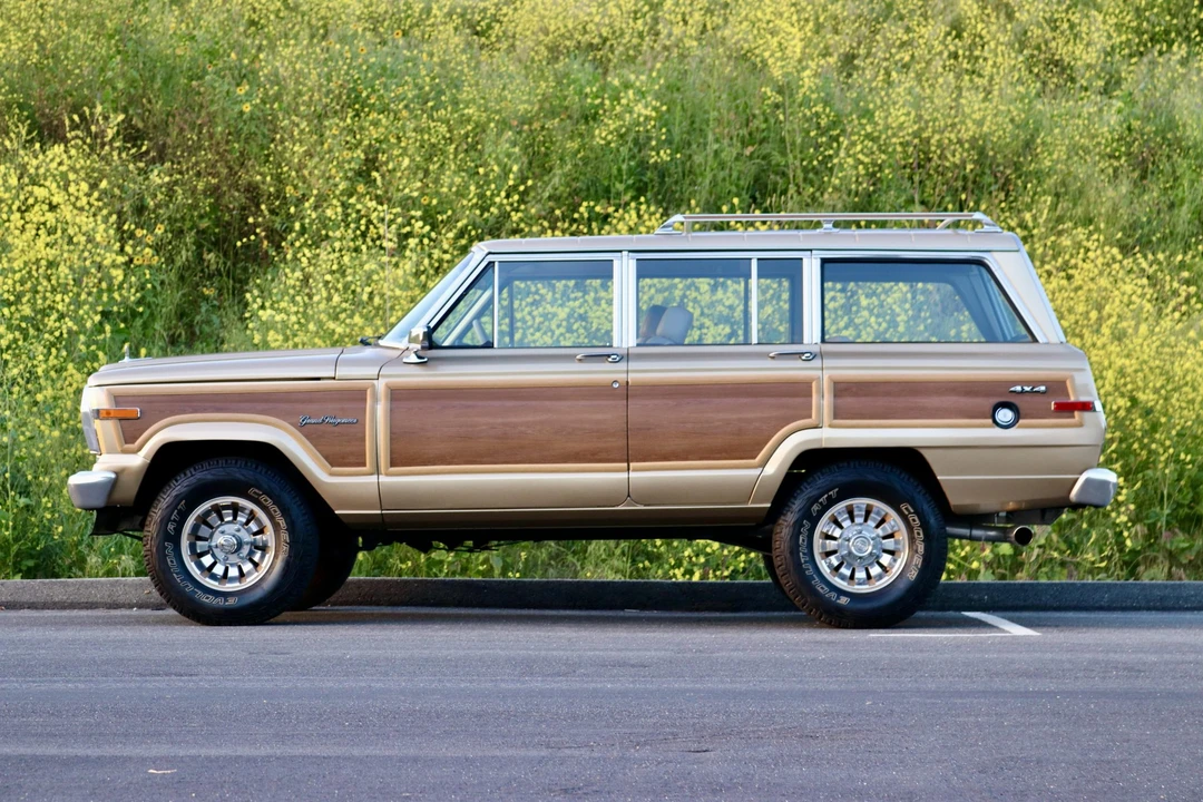 1989 Jeep SJ Grand Wagoneer - Image 20 of 31