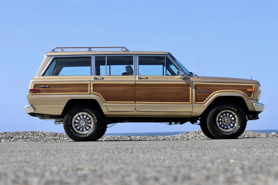 1989 Jeep SJ Grand Wagoneer - Image 12 of 31