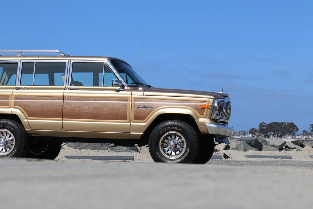 1989 Jeep SJ Grand Wagoneer - Image 26 of 31