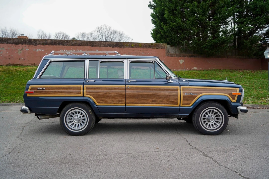 1989 Jeep SJ Grand Wagoneer - Image 8 of 31