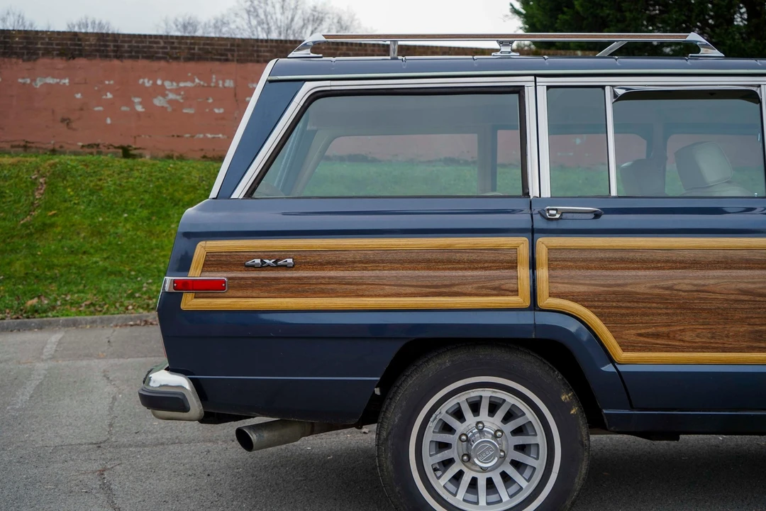 1989 Jeep SJ Grand Wagoneer - Image 15 of 31