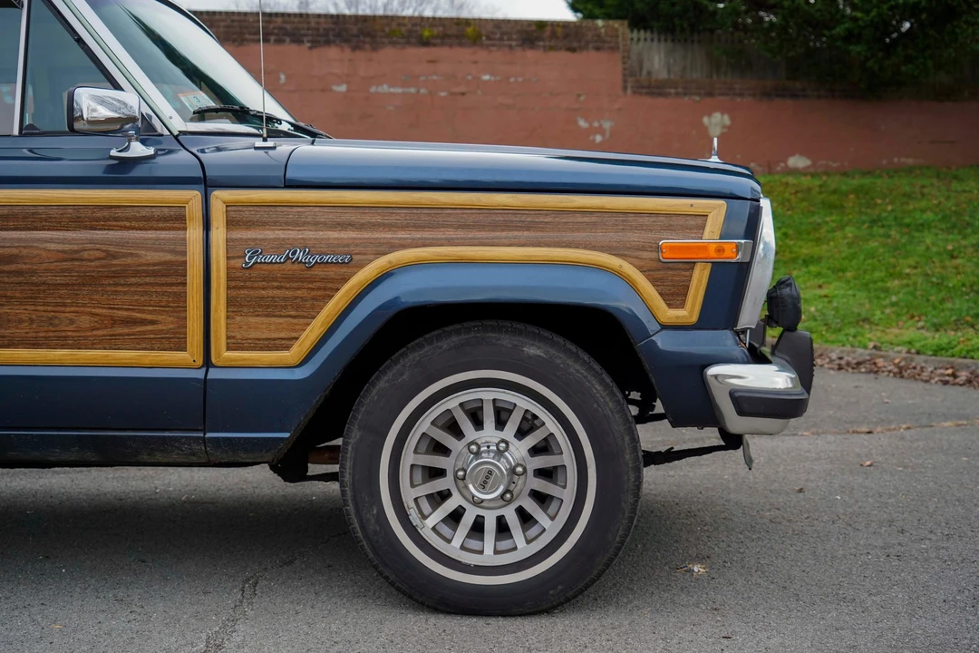 1989 Jeep SJ Grand Wagoneer - Image 14 of 31
