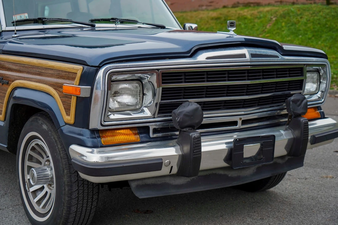 1989 Jeep SJ Grand Wagoneer - Image 13 of 31