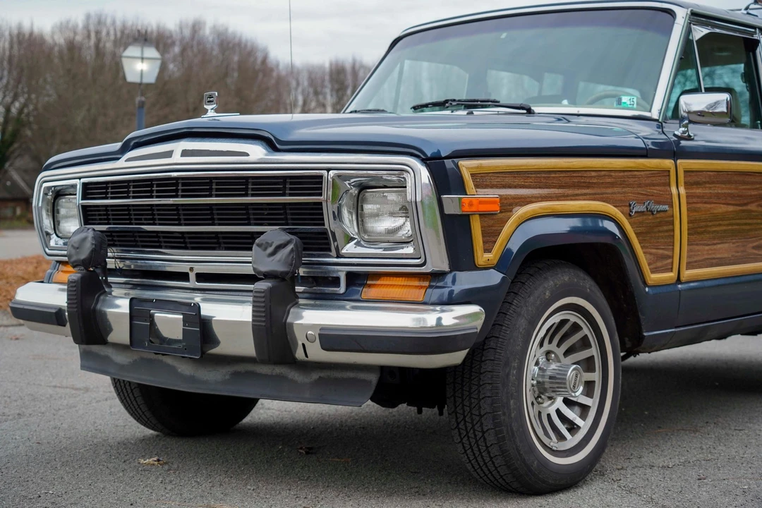 1989 Jeep SJ Grand Wagoneer - Image 20 of 31