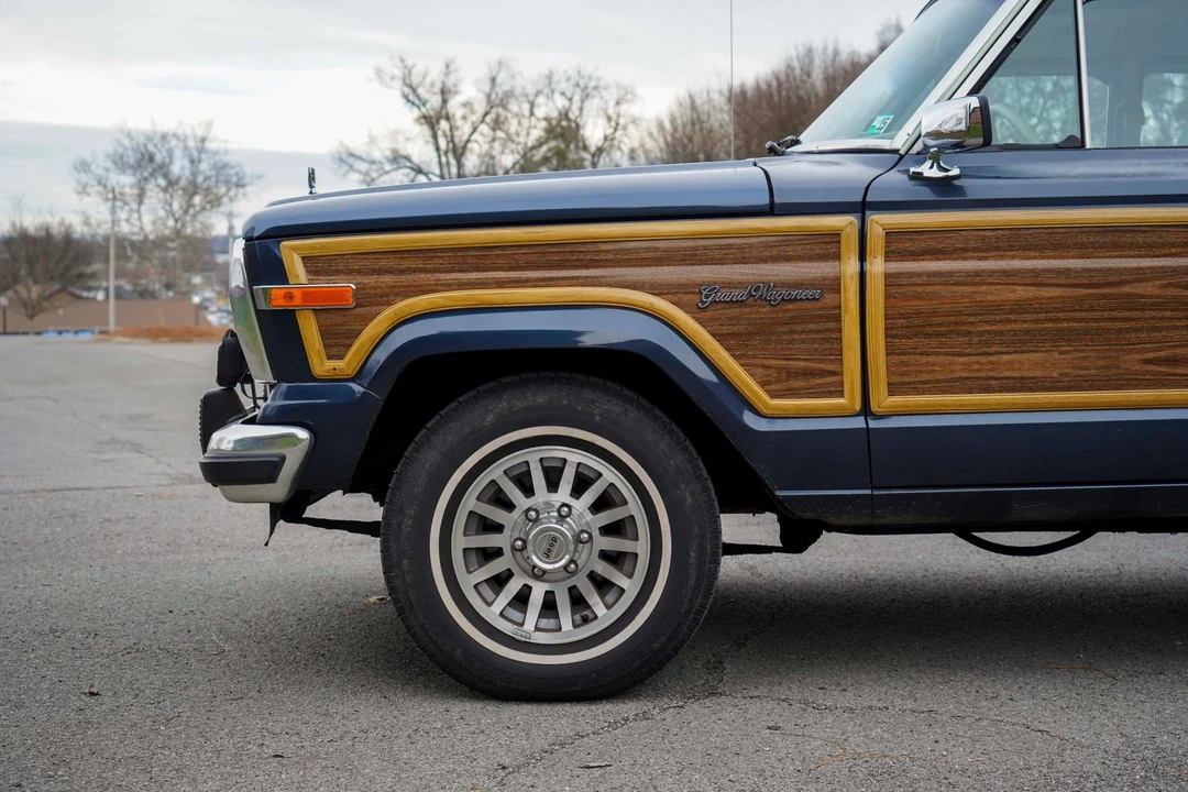 1989 Jeep SJ Grand Wagoneer - Image 19 of 31