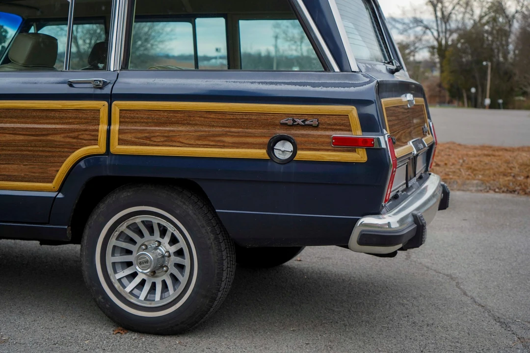 1989 Jeep SJ Grand Wagoneer - Image 18 of 31