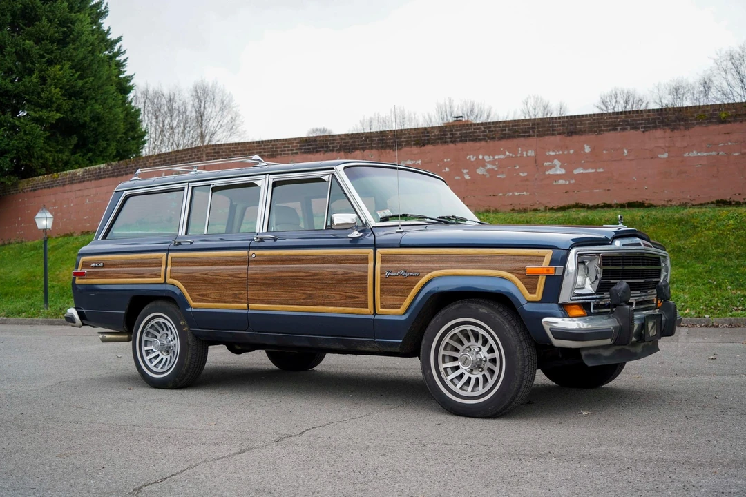 1989 Jeep SJ Grand Wagoneer - Image 9 of 31