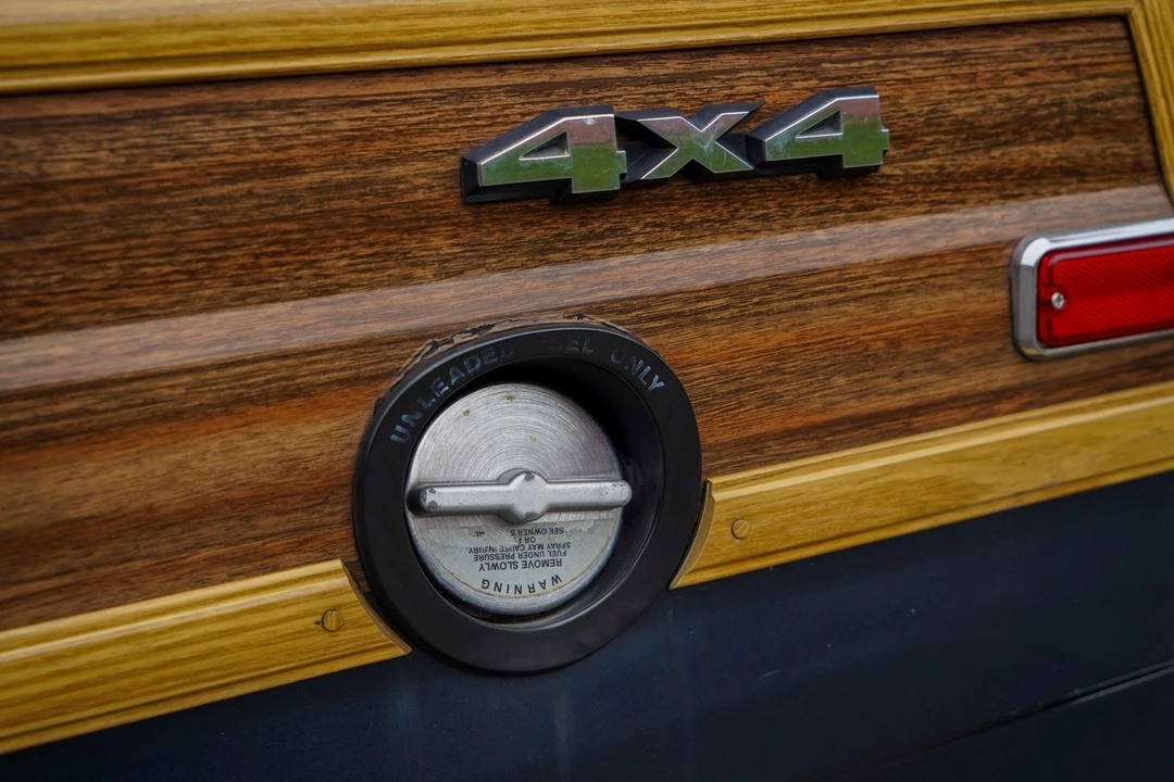 1989 Jeep SJ Grand Wagoneer - Image 24 of 31