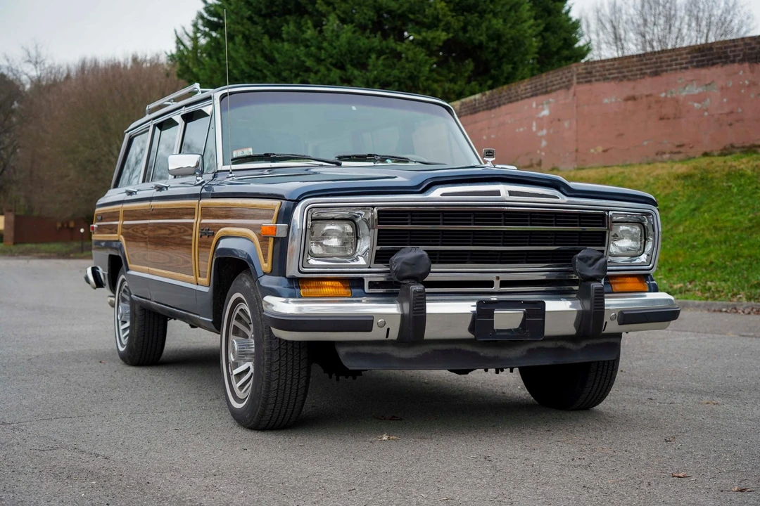 1989 Jeep SJ Grand Wagoneer - Image 10 of 31