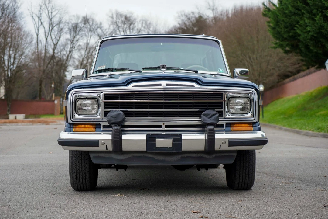 1989 Jeep SJ Grand Wagoneer - Image 11 of 31
