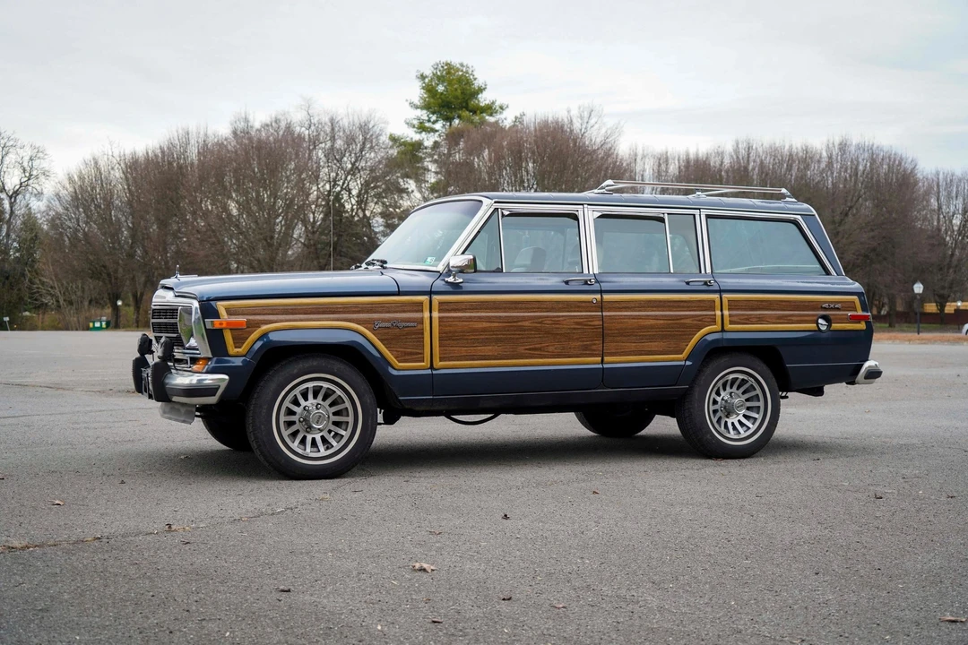 1989 Jeep SJ Grand Wagoneer - Image 2 of 31