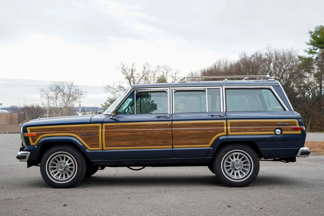 1989 Jeep SJ Grand Wagoneer - Image 3 of 31