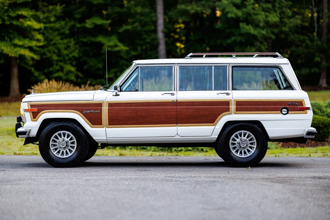 1989 Jeep SJ Grand Wagoneer - Image 13 of 31