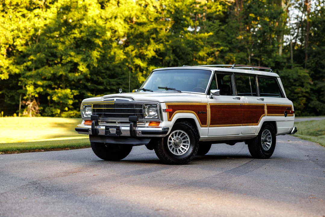 1989 Jeep SJ Grand Wagoneer - Image 10 of 31
