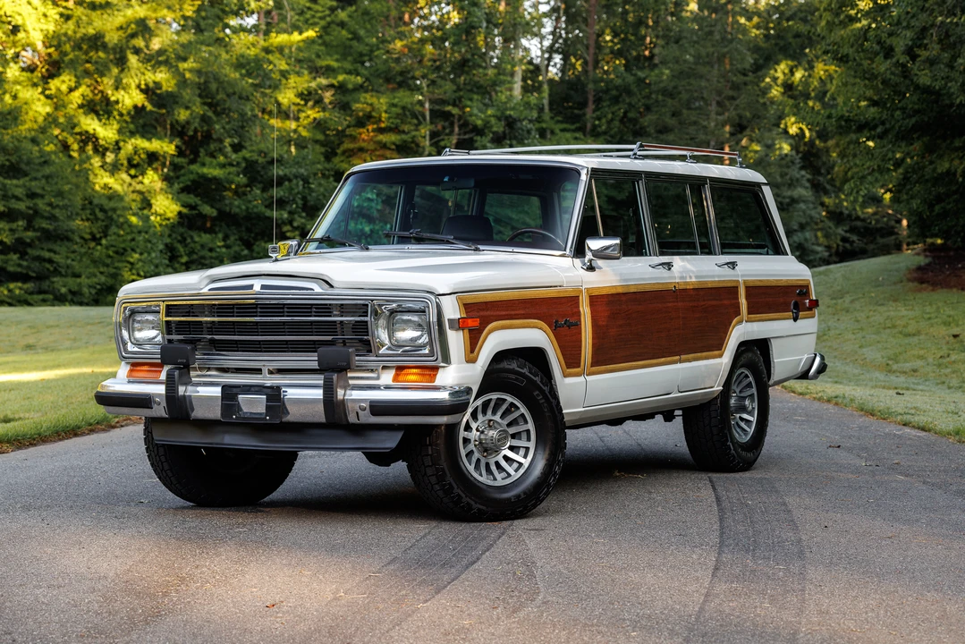 1989 Jeep SJ Grand Wagoneer - Image 5 of 31