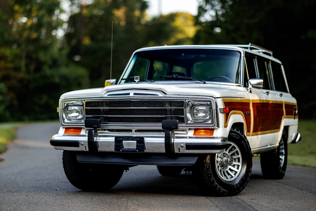 1989 Jeep SJ Grand Wagoneer - Image 2 of 31