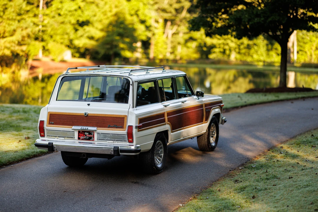 1989 Jeep SJ Grand Wagoneer - Image 16 of 31
