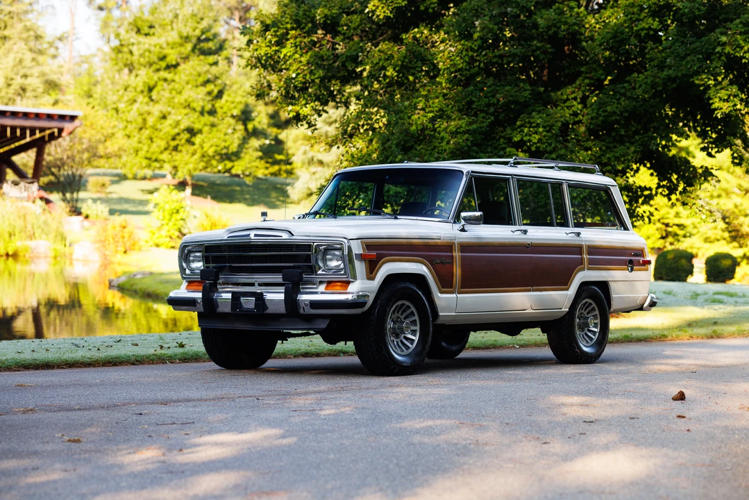 1989 Jeep SJ Grand Wagoneer - Image 9 of 31