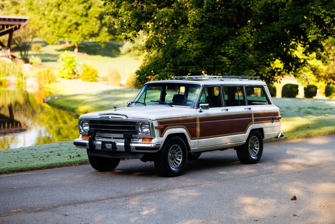1989 Jeep SJ Grand Wagoneer - Image 8 of 31