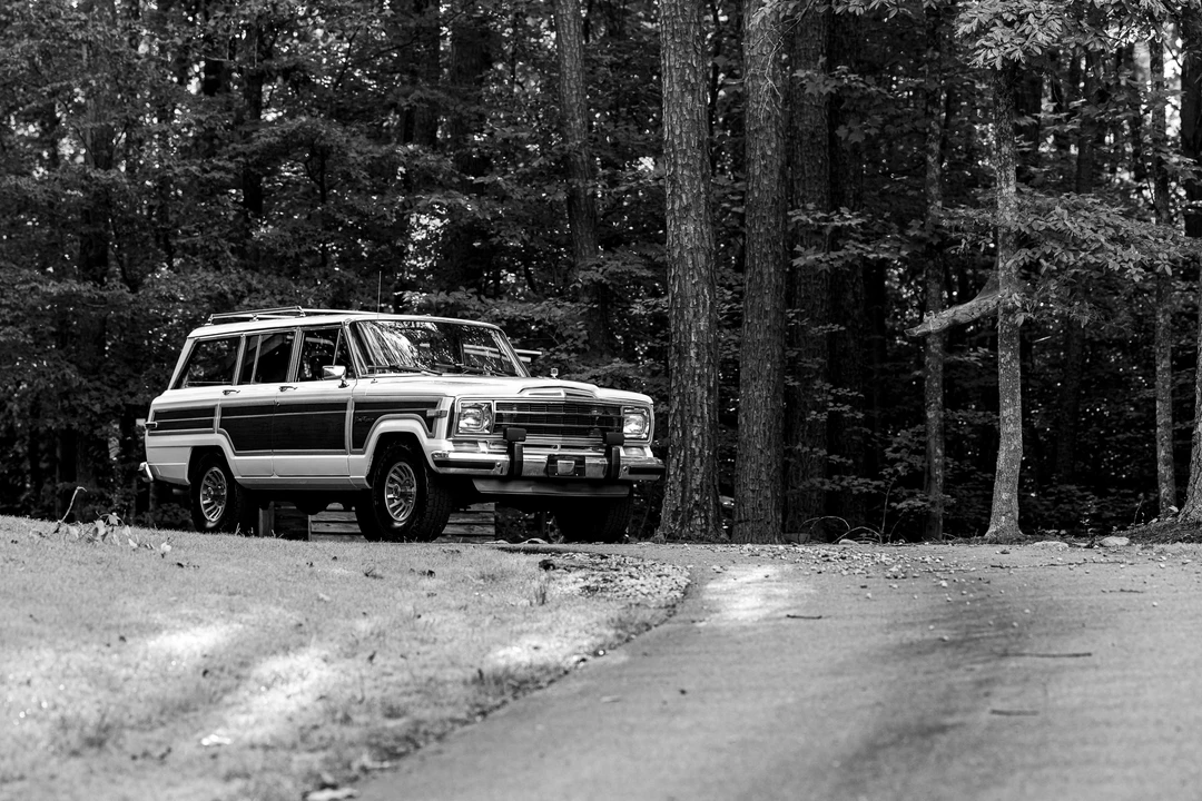 1989 Jeep SJ Grand Wagoneer - Image 23 of 31