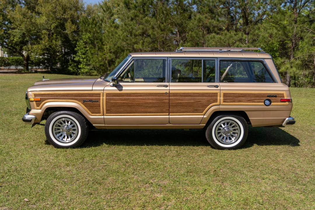 1989 Jeep SJ Grand Wagoneer - Image 6 of 31
