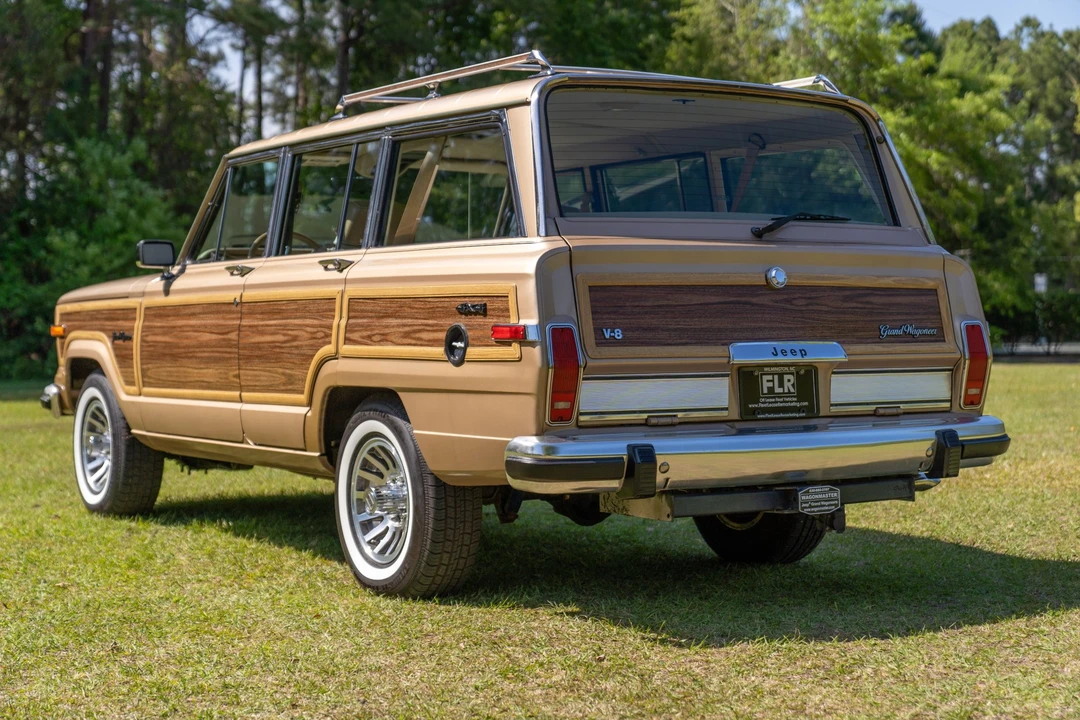 1989 Jeep SJ Grand Wagoneer - Image 10 of 31