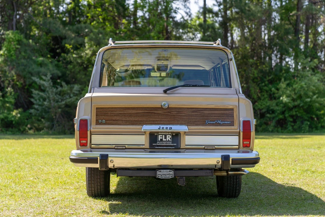 1989 Jeep SJ Grand Wagoneer - Image 11 of 31