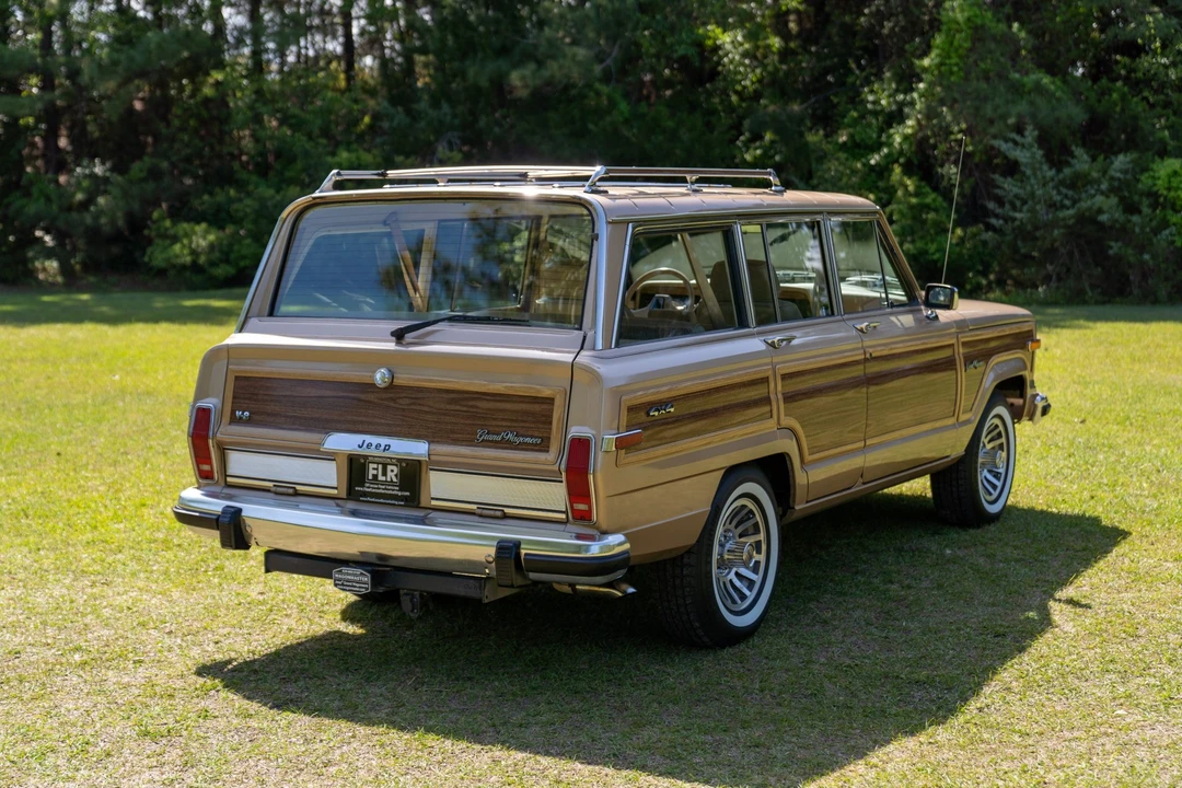 1989 Jeep SJ Grand Wagoneer - Image 13 of 31