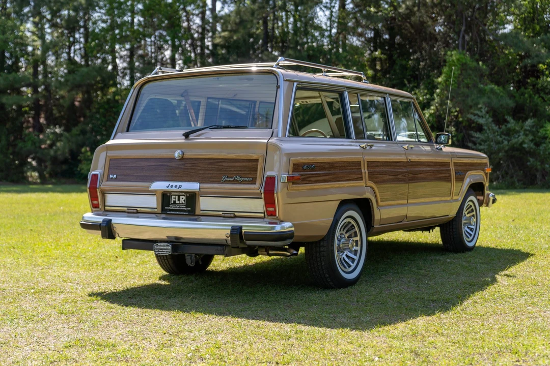1989 Jeep SJ Grand Wagoneer - Image 16 of 31