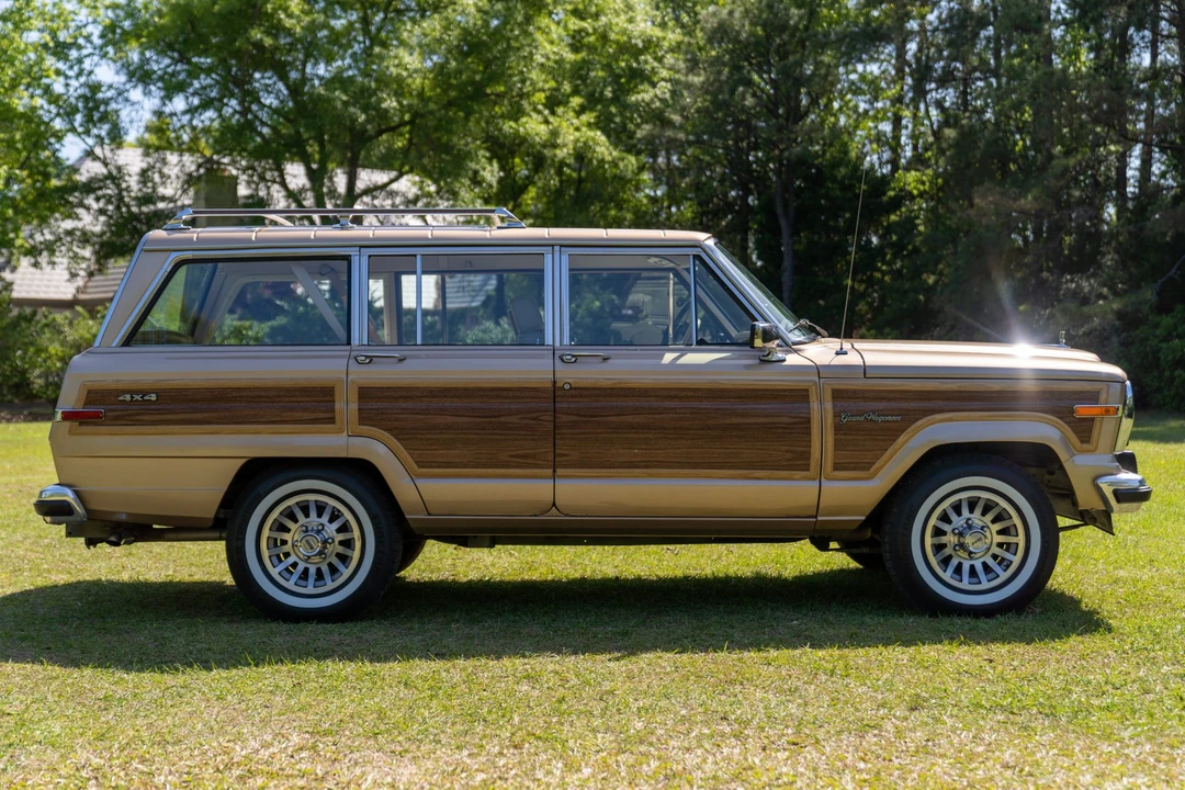 1989 Jeep SJ Grand Wagoneer - Image 17 of 31