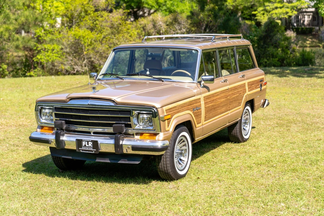 1989 Jeep SJ Grand Wagoneer - Image 2 of 31