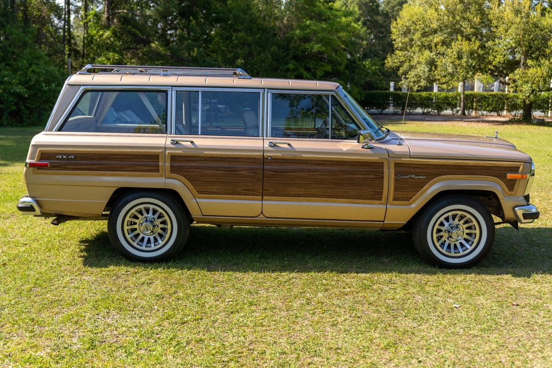 1989 Jeep SJ Grand Wagoneer - Image 18 of 31