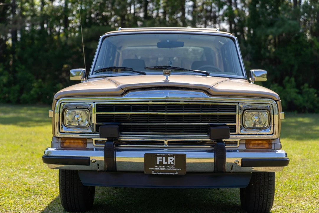 1989 Jeep SJ Grand Wagoneer - Image 25 of 31