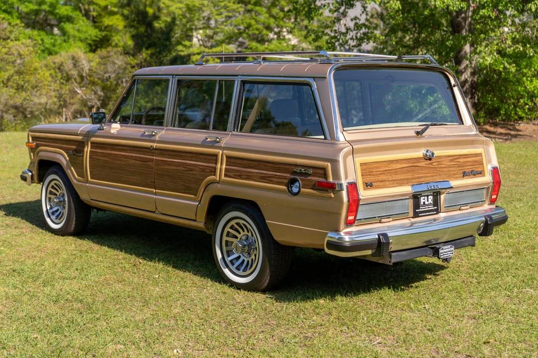 1989 Jeep SJ Grand Wagoneer - Image 8 of 31