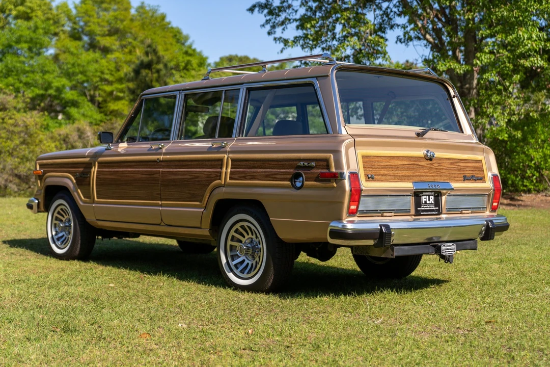 1989 Jeep SJ Grand Wagoneer - Image 9 of 31