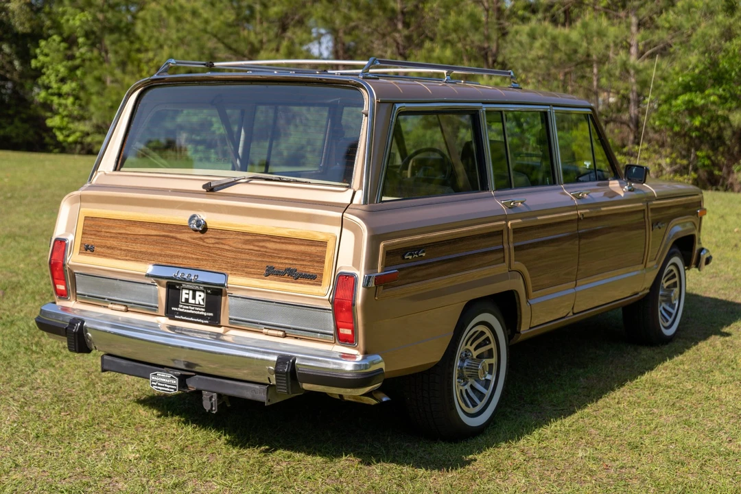 1989 Jeep SJ Grand Wagoneer - Image 15 of 31