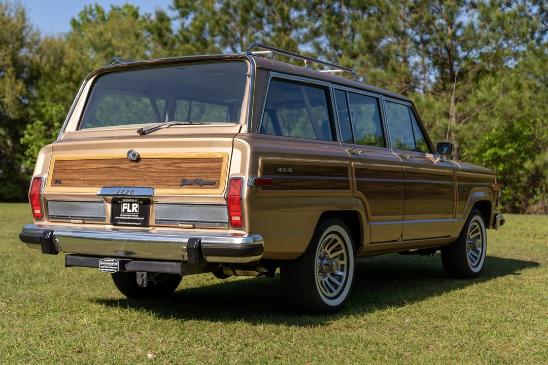 1989 Jeep SJ Grand Wagoneer - Image 14 of 31